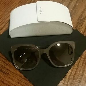 Prada PR 10RSF voice sunglasses UB40 Grey